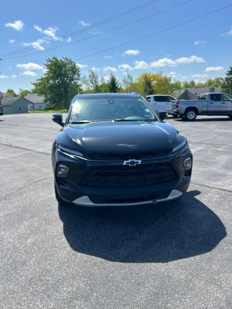 Used 2024 Chevrolet Blazer LT w/ Midnight/Sport Edition FWD image 2