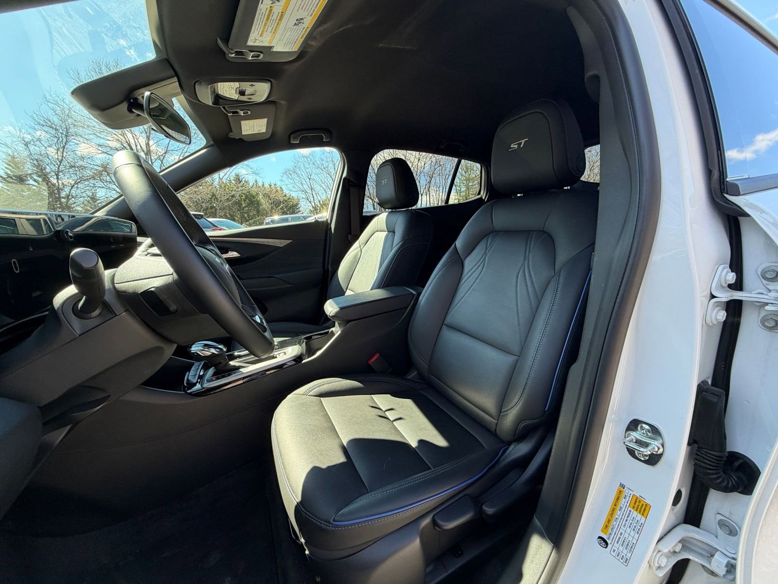 Used 2025 Buick Envista Sport Touring FWD image 25