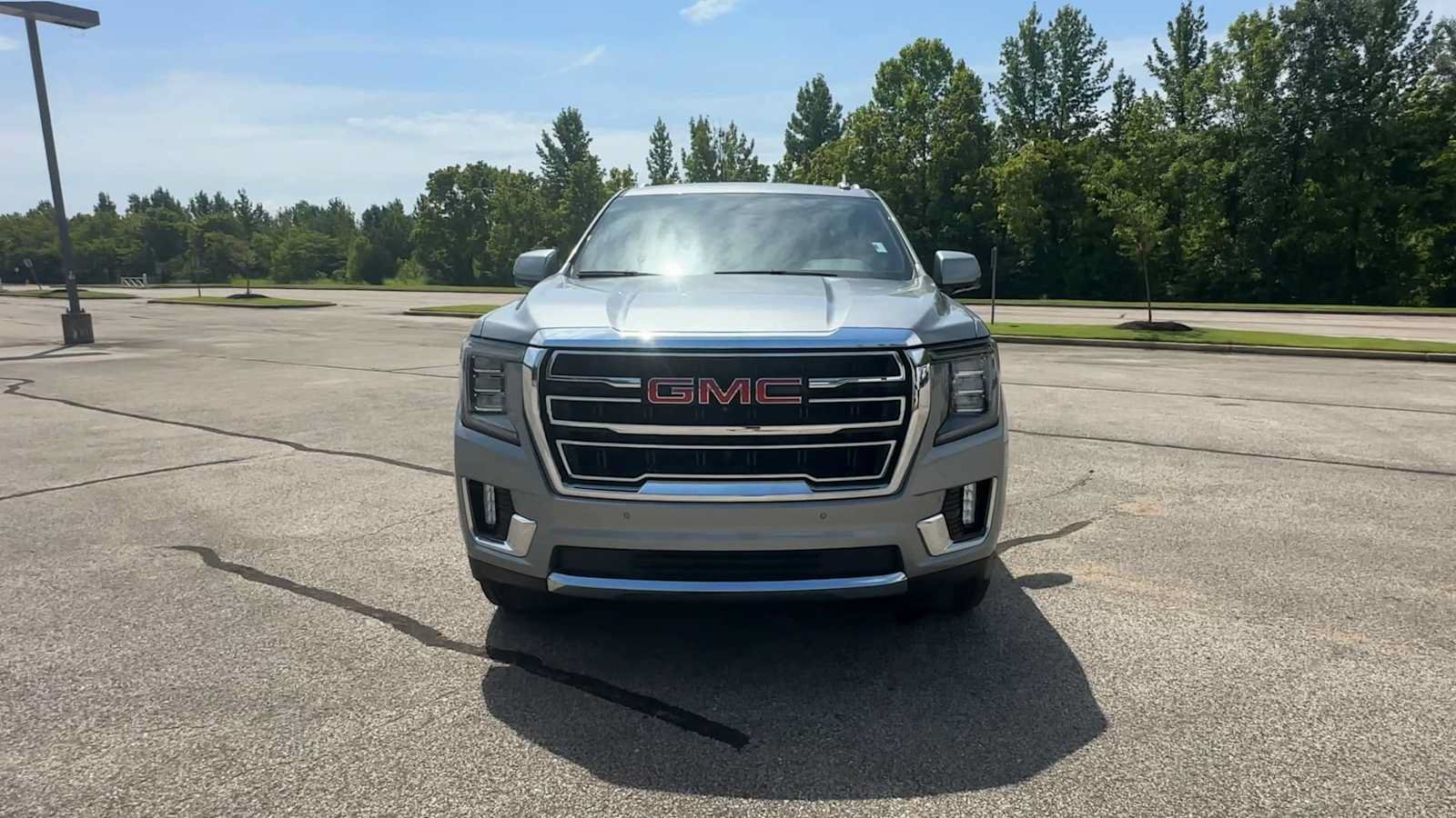 Used 2023 GMC Yukon SLT w/ SLT Luxury Package RWD image 3