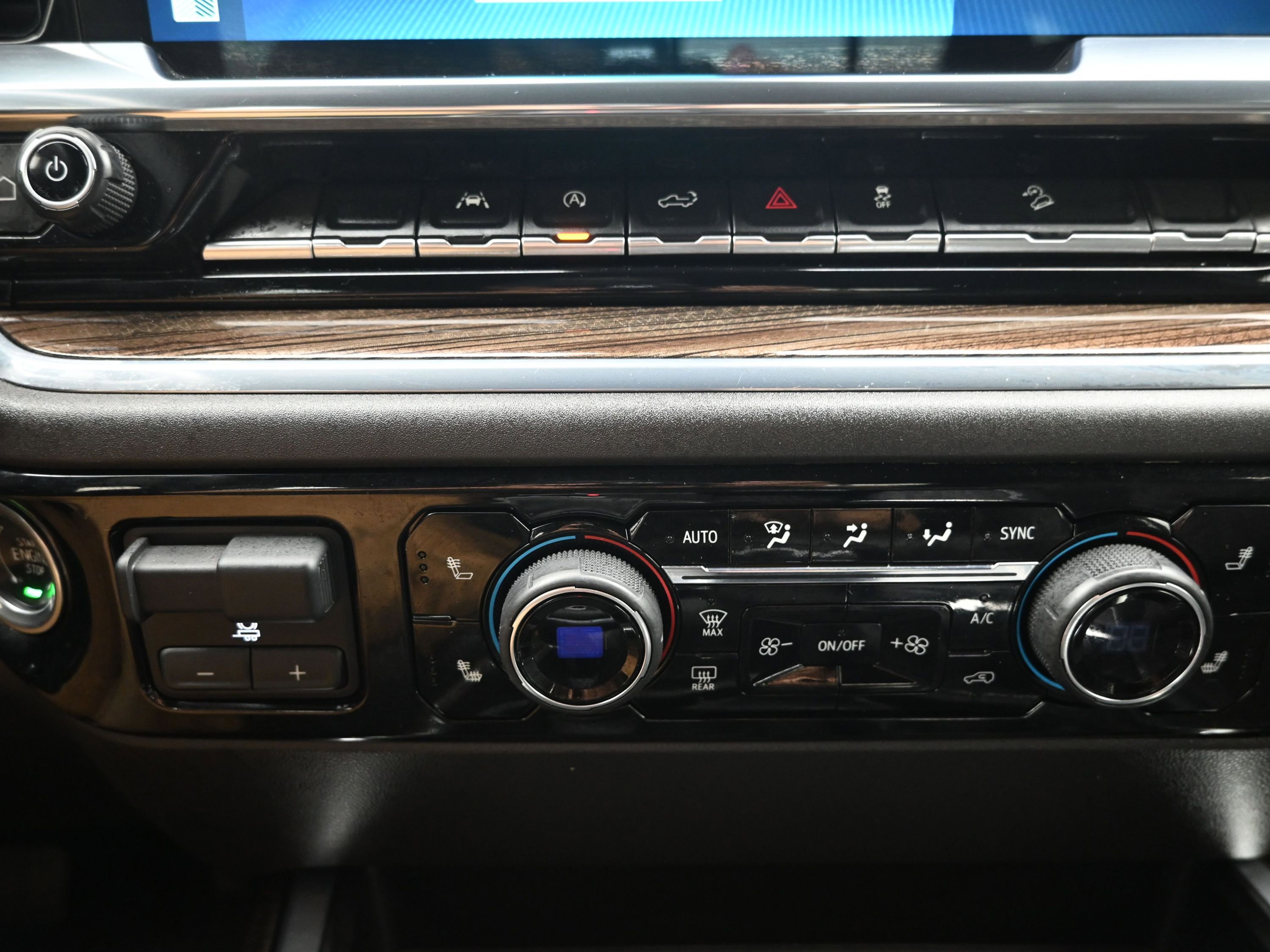 Used 2024 Chevrolet Silverado 1500 LT Trail Boss w/ Convenience Package II image 18