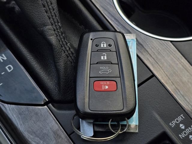 Used 2020 Toyota Highlander Limited image 37