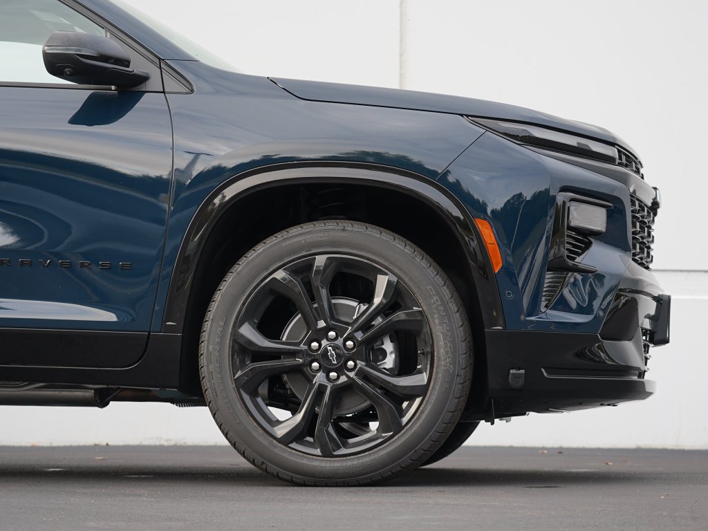 New 2027 Chevrolet Traverse RS w/ LPO, Floor Liner Package AWD/4WD image 7
