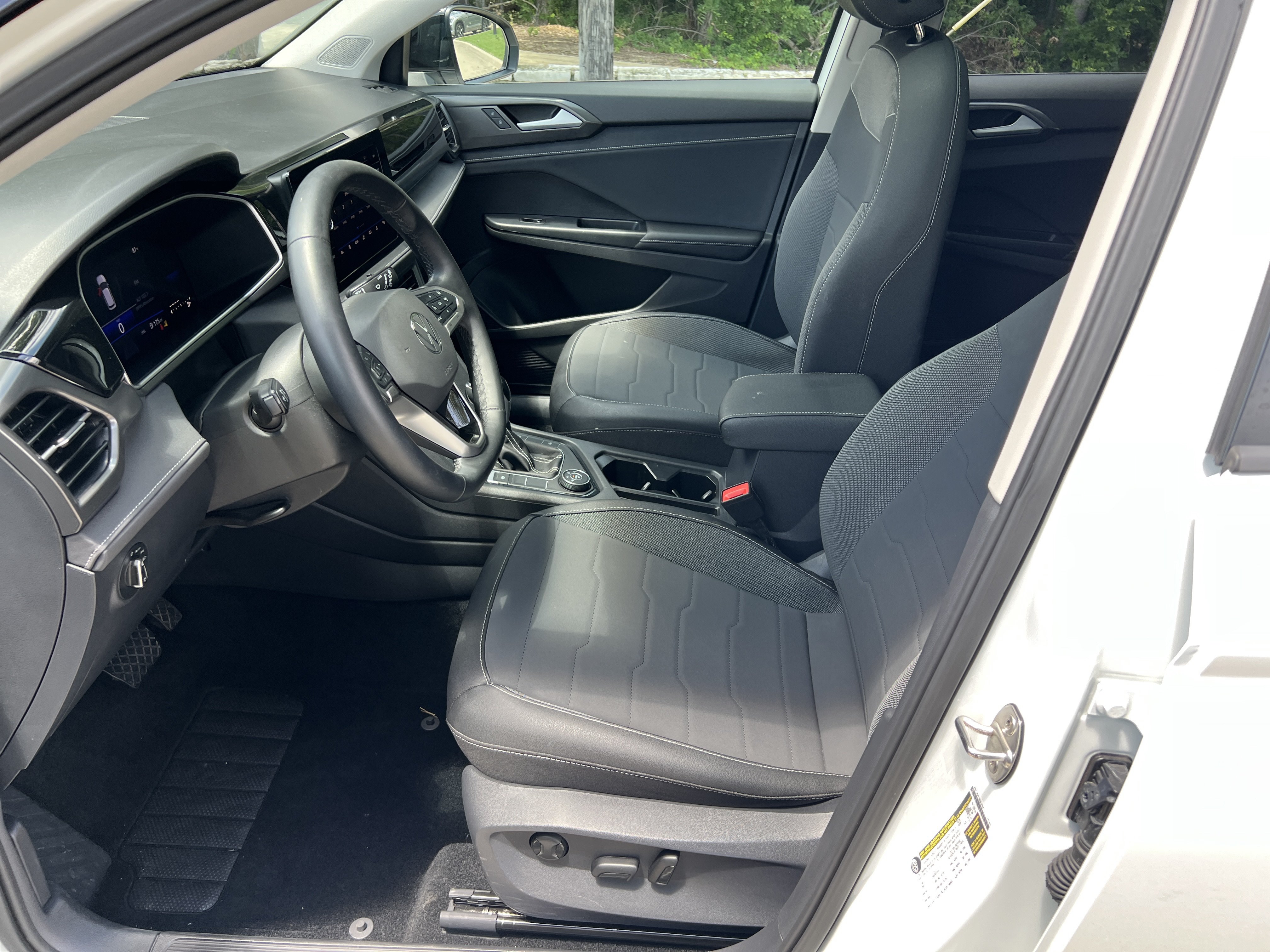 Certified 2025 Volkswagen Taos SE AWD/4WD image 15