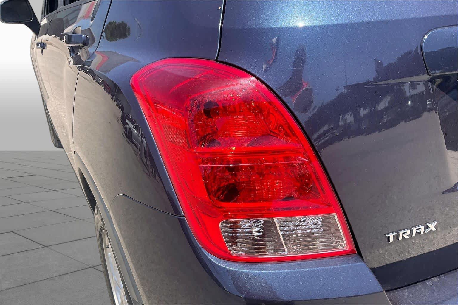 Used 2019 Chevrolet Trax LS w/ Tint and Cruise Package FWD image 28