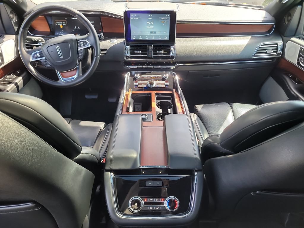 Used 2020 Lincoln Navigator L Reserve w/ Luxury Package RWD image 14