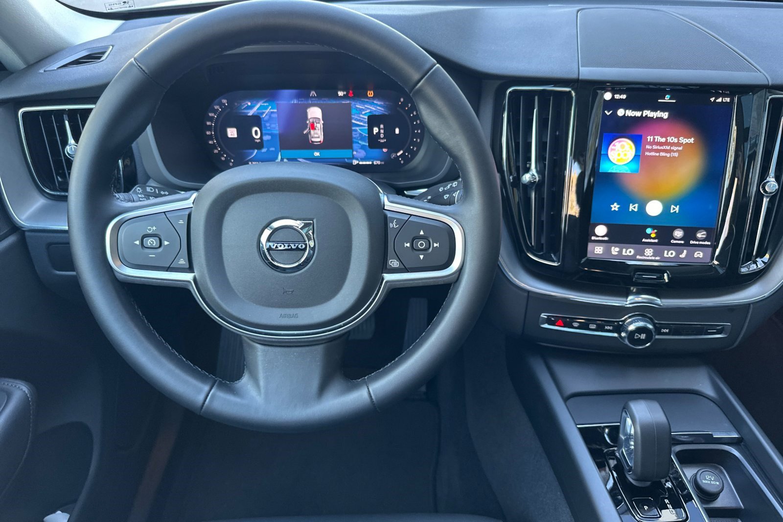 Used 2025 Volvo XC60 B5 Core image 18