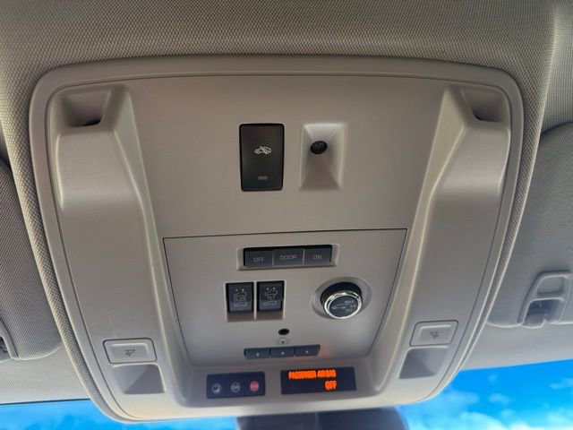 Used 2019 Cadillac Escalade Luxury AWD/4WD image 27