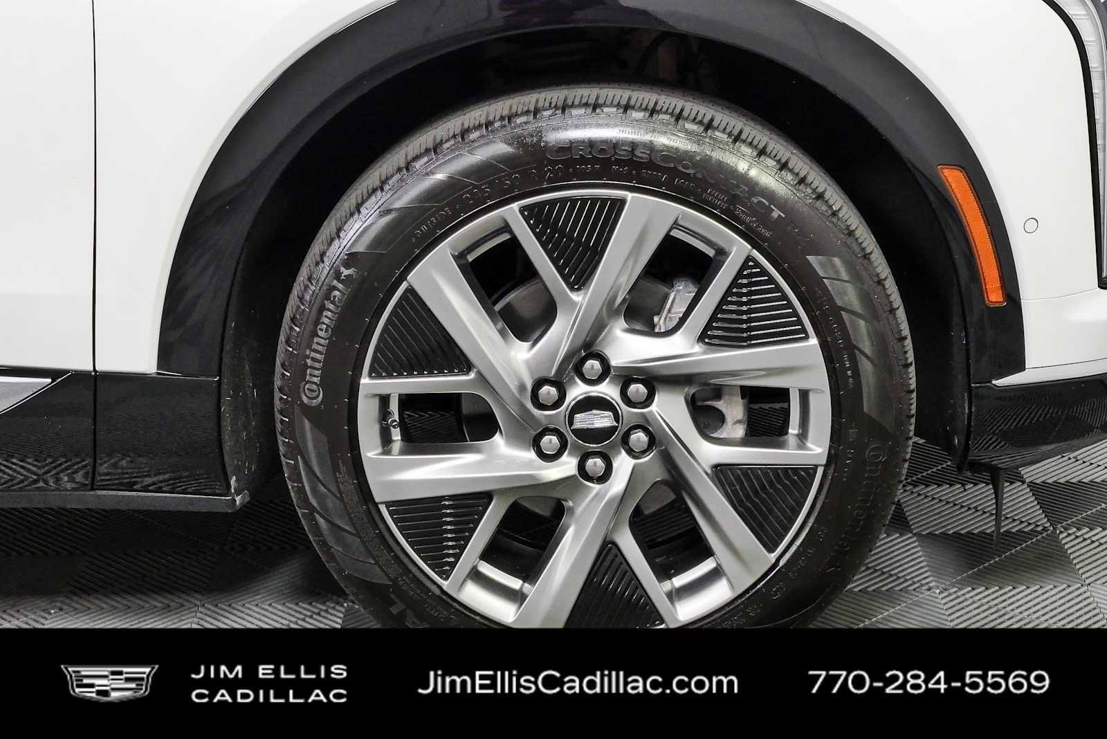 Certified 2025 Cadillac Optiq Luxury 2 w/ LPO, Floor Liner Package AWD/4WD image 38