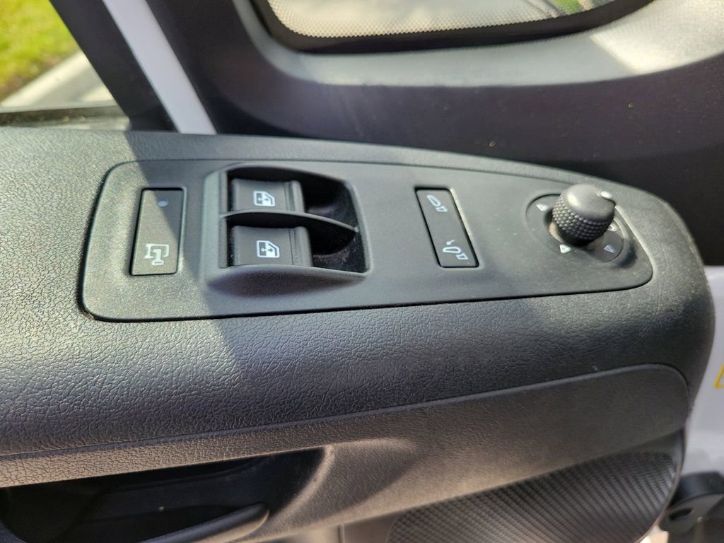 Used 2025 RAM ProMaster 2500 w/ Convenience Group FWD image 18