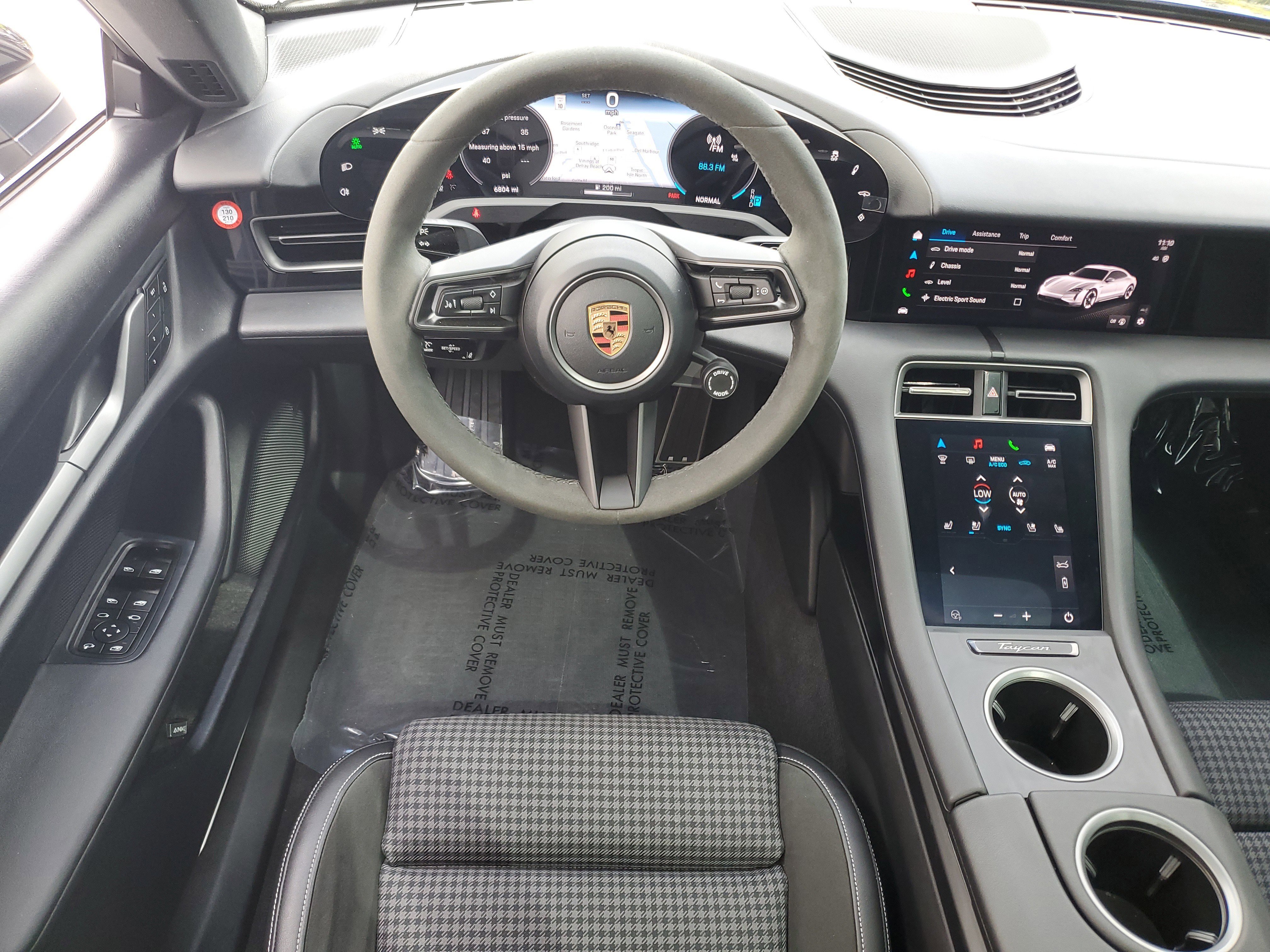 Used 2025 Porsche Taycan image 14