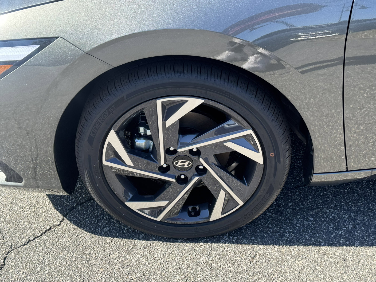 New 2025 Hyundai Elantra Limited w/ Cargo Package image 11