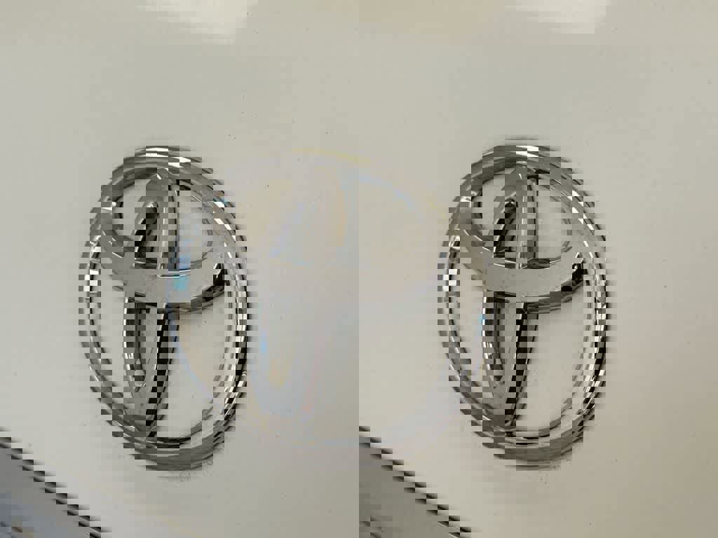 Used 2015 Toyota Land Cruiser image 13