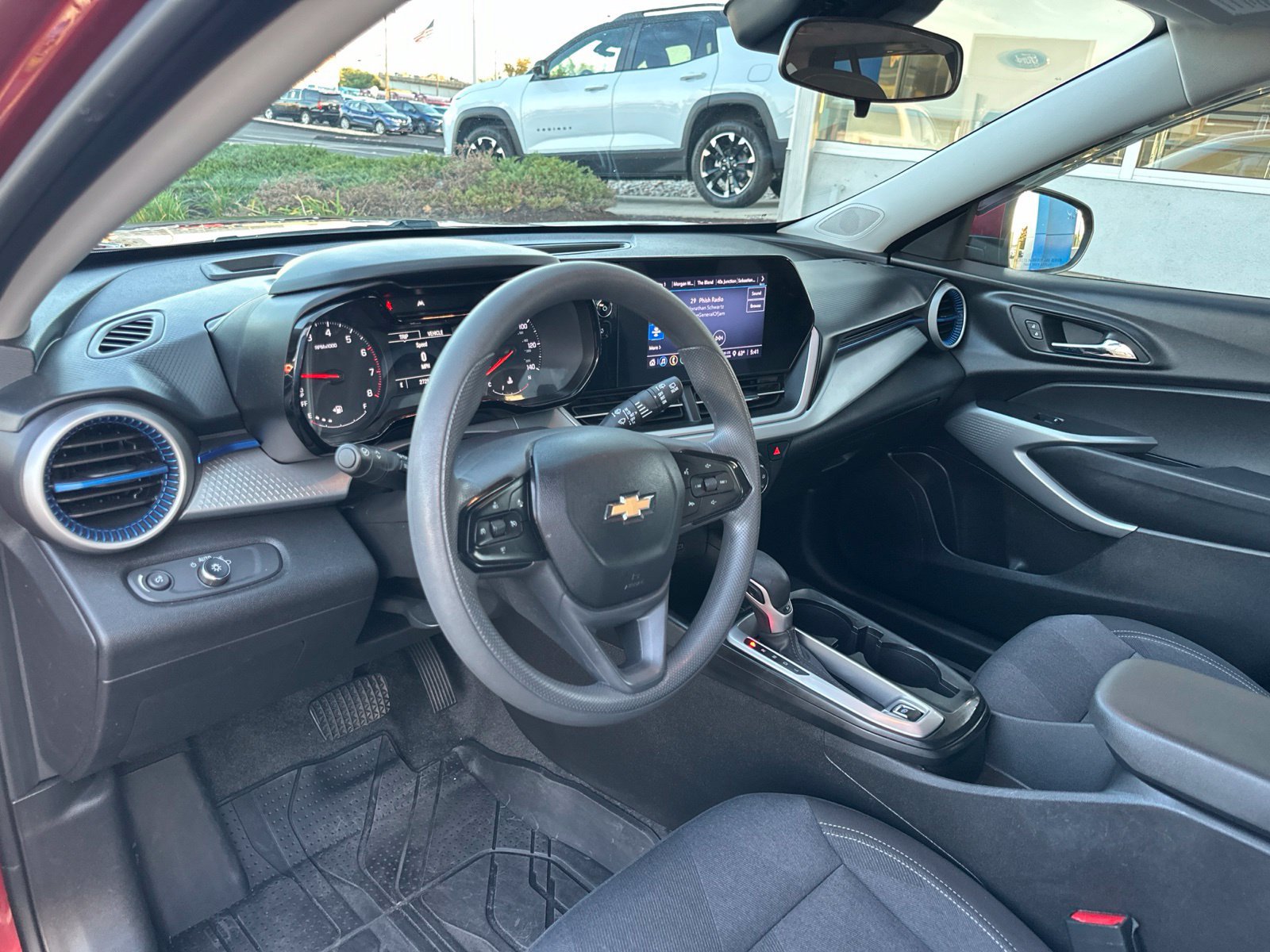 Used 2025 Chevrolet Trax LS w/ LS Convenience Package FWD image 17