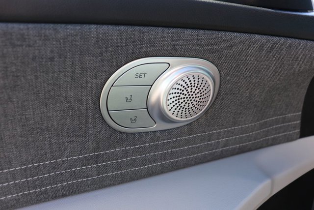 Used 2025 Hyundai Elantra Limited image 10