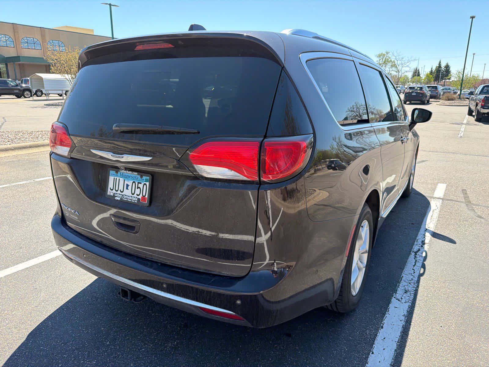 Used 2017 Chrysler Pacifica Touring-L Plus w/ Advanced Safetytec Group FWD image 5