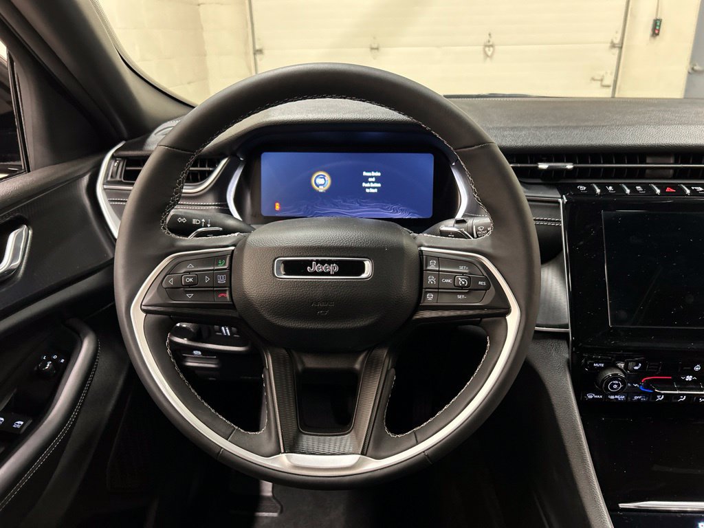 Used 2025 Jeep Grand Cherokee L Altitude AWD/4WD image 21