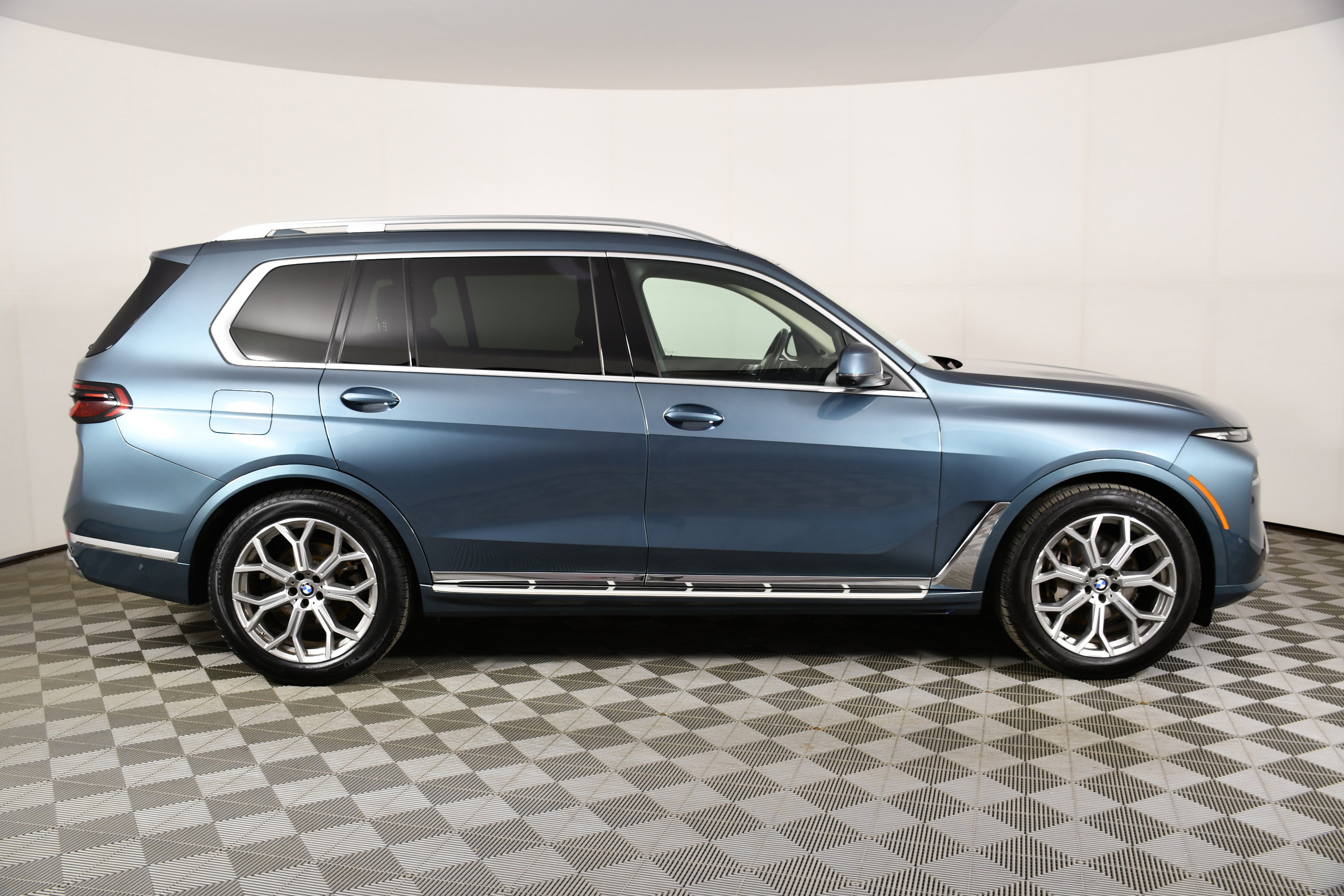 Used 2025 BMW X7 xDrive40i image 5