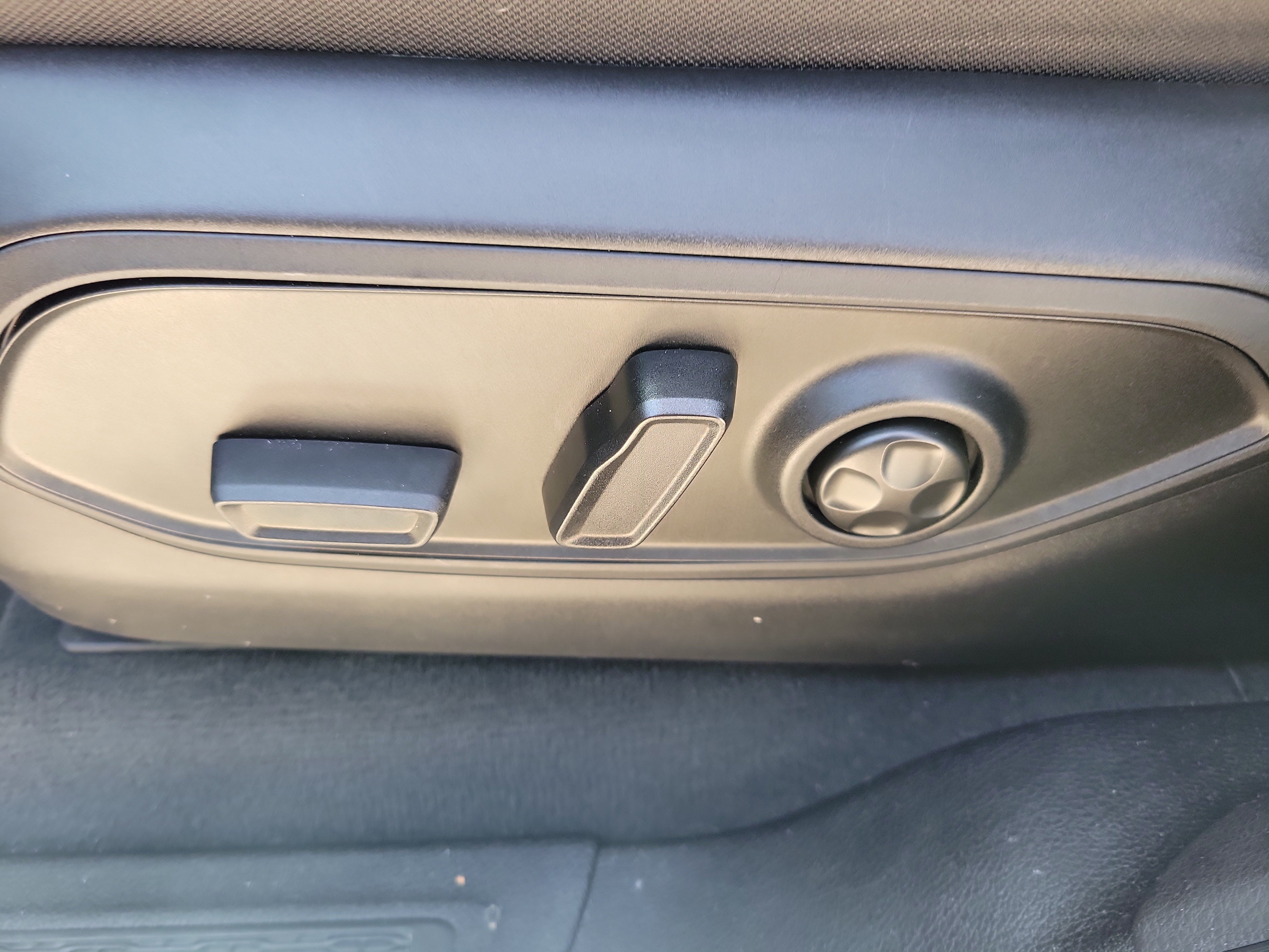 Used 2023 Jeep Grand Cherokee Limited AWD/4WD image 13