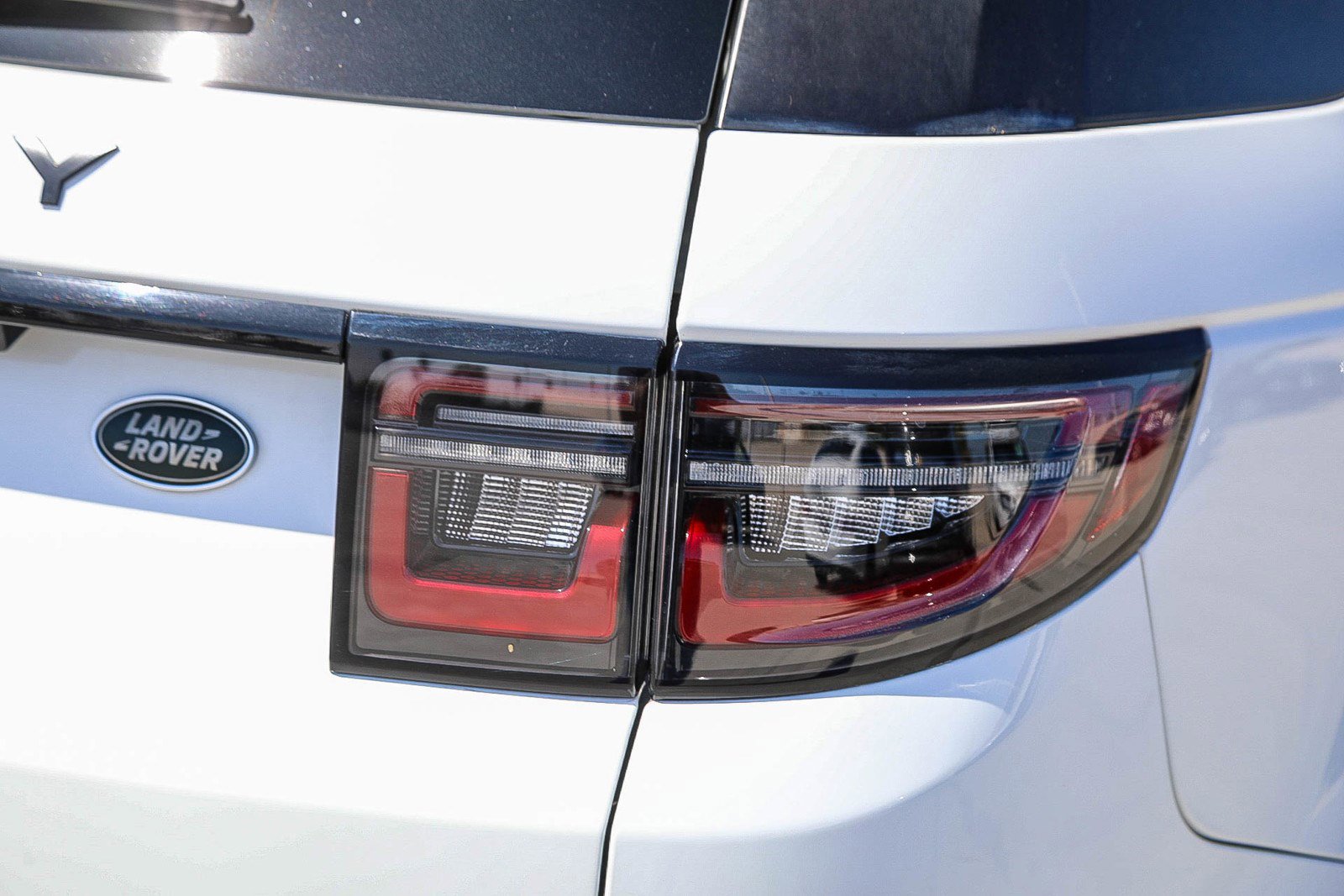 Used 2020 Land Rover Discovery Sport AWD/4WD image 9