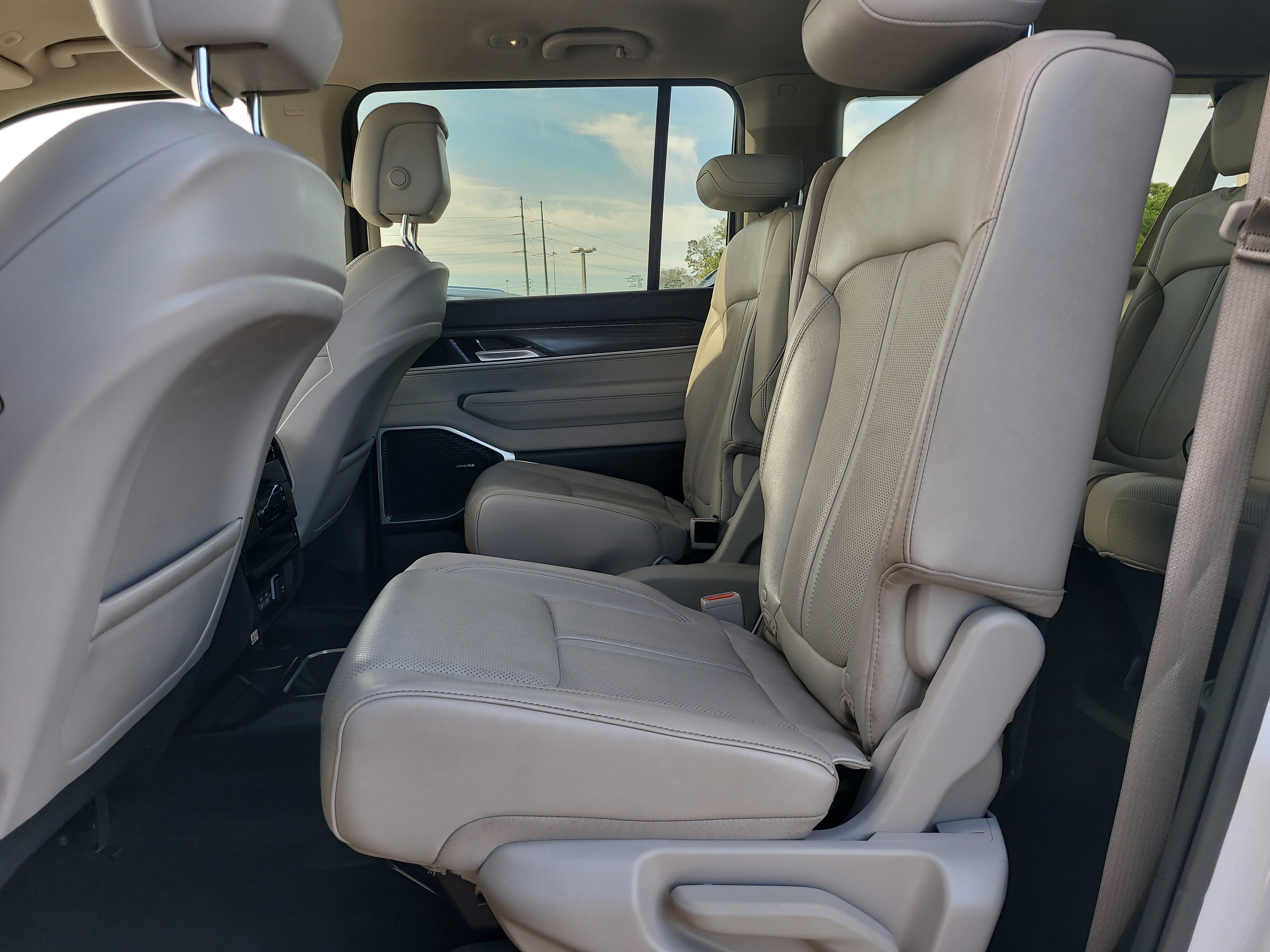 Used 2024 Jeep Wagoneer L Series II w/ Flexible Seating Group image 11