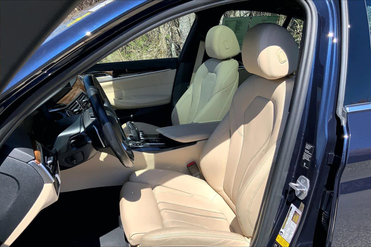 Used 2020 BMW 530i xDrive w/ Premium Package AWD/4WD image 9