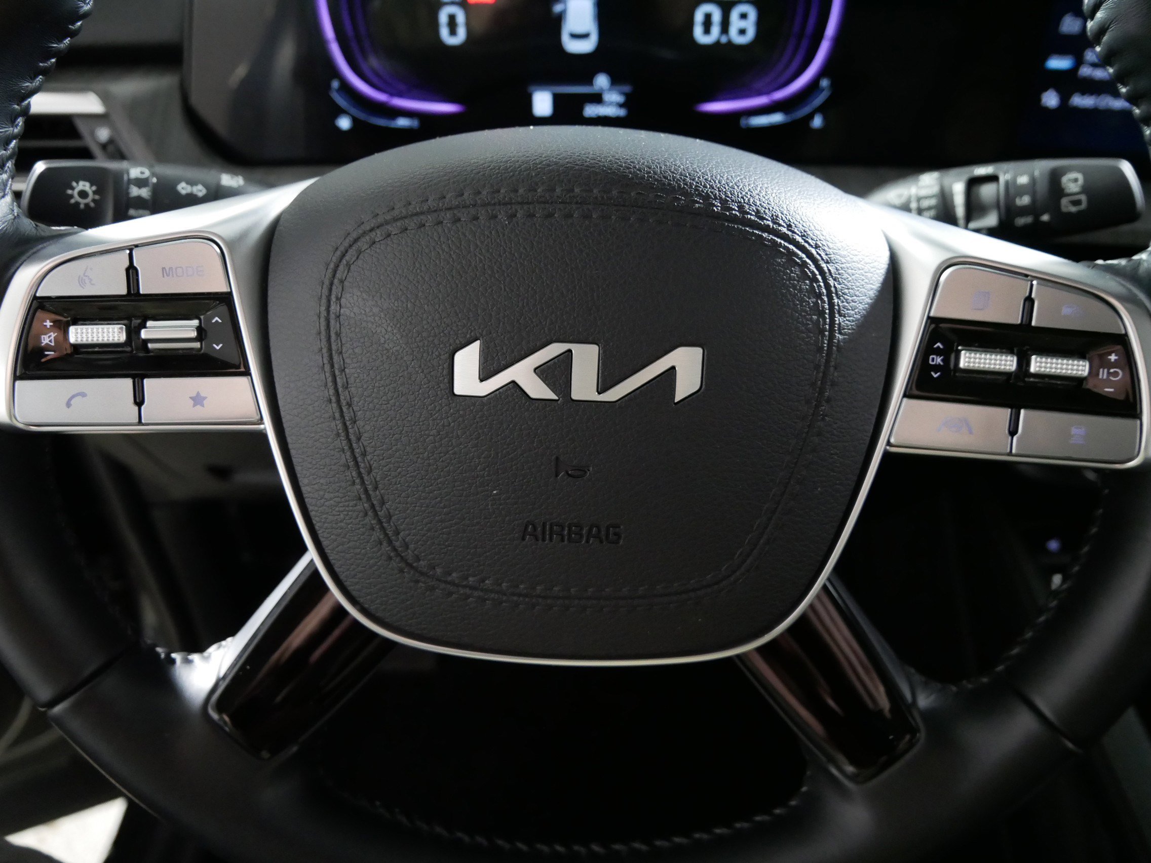 Used 2024 Kia Telluride EX w/ EX Captain's Chair Package image 25