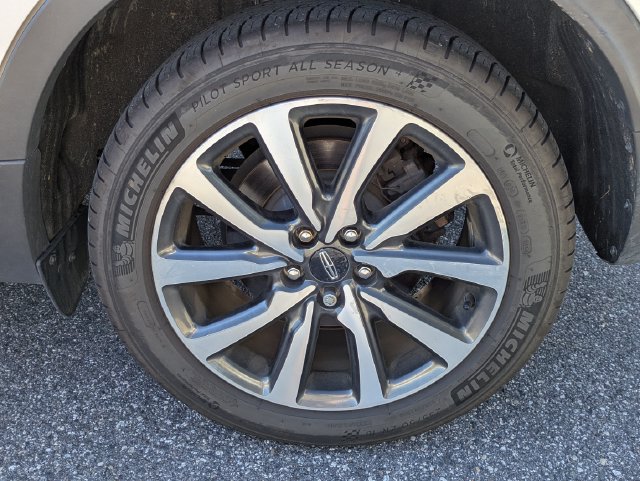 Used 2019 Lincoln MKC Reserve AWD/4WD image 9