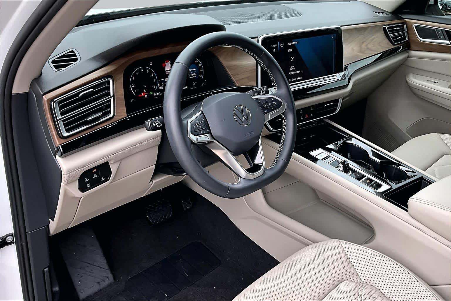 Used 2024 Volkswagen Atlas SE FWD image 7