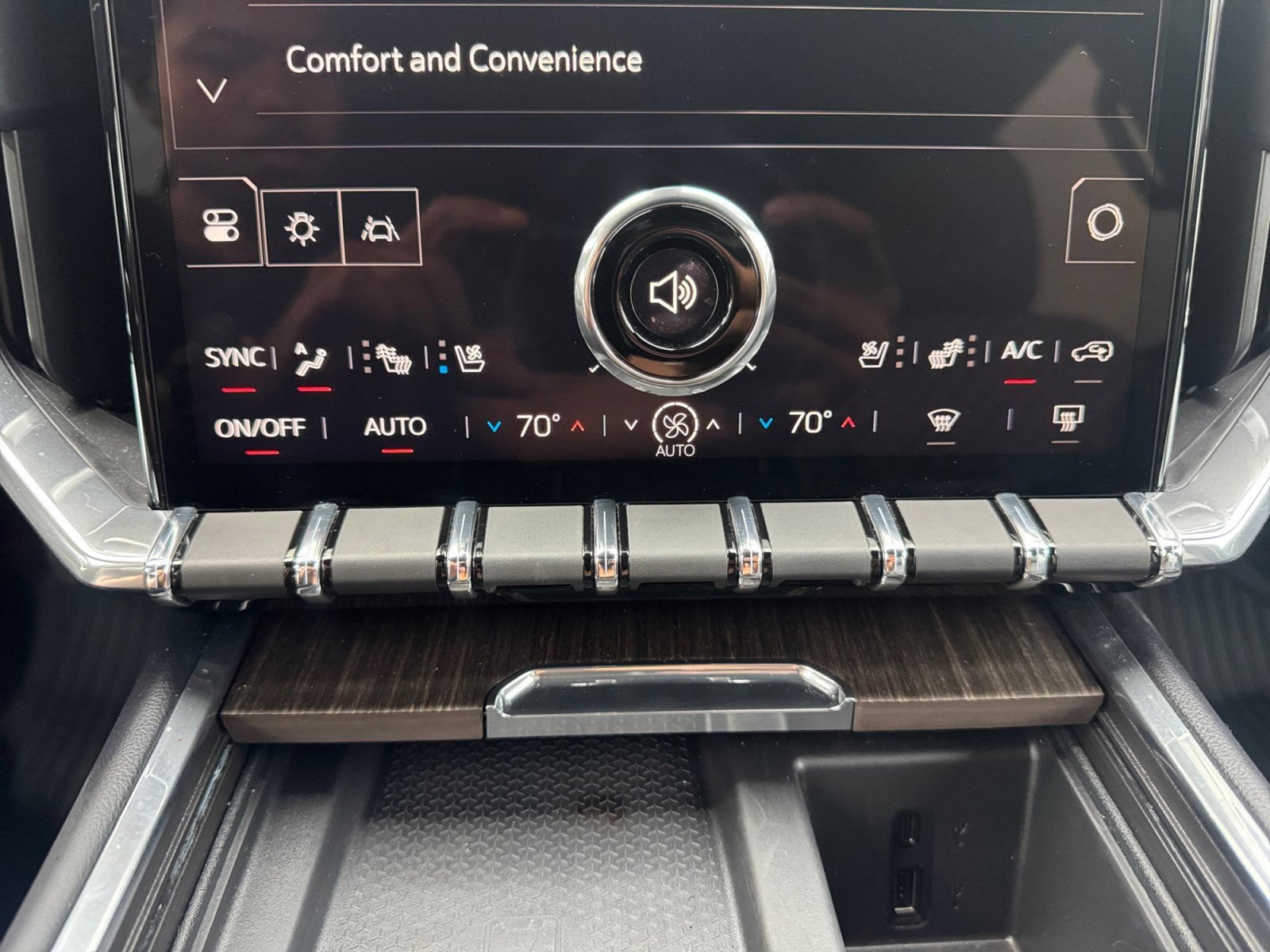 Certified 2025 GMC Acadia Denali w/ LPO, Floor Liner Package AWD/4WD image 20