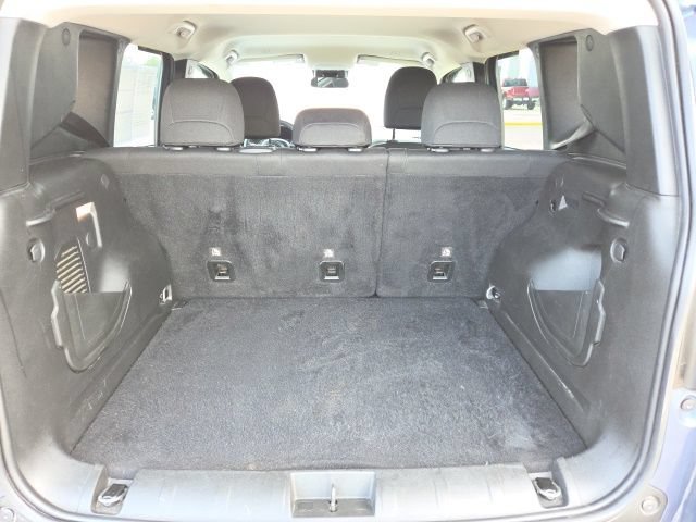 Used 2020 Jeep Renegade Latitude FWD image 23