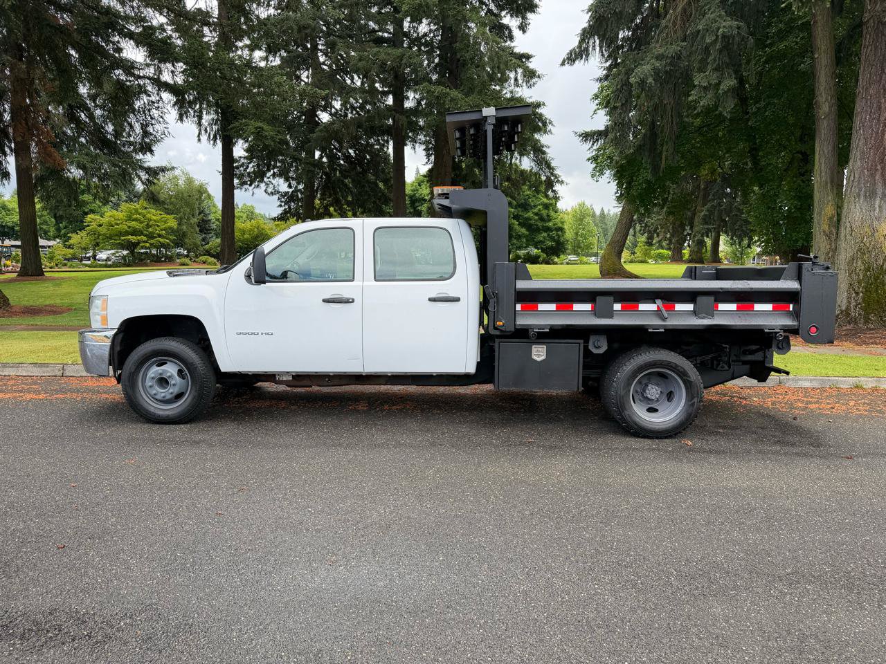 Used 2011 Chevrolet Silverado 3500 W/T RWD image 2