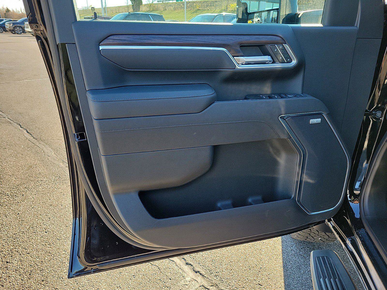 New 2026 GMC Sierra 2500 SLT w/ SLT Premium Package image 18