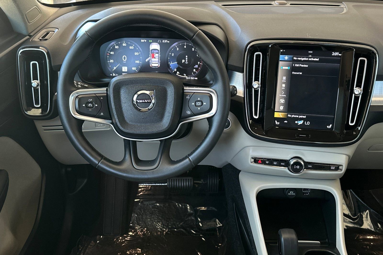 Used 2022 Volvo XC40 T5 Momentum image 13