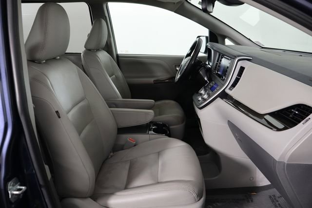 Used 2020 Toyota Sienna XLE w/ XLE Navigation Package image 19