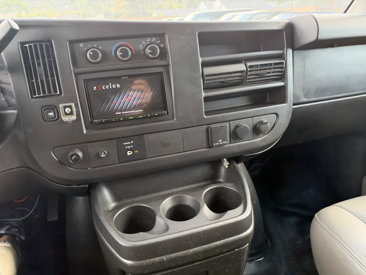 Used 2017 Chevrolet Express 2500 RWD image 13