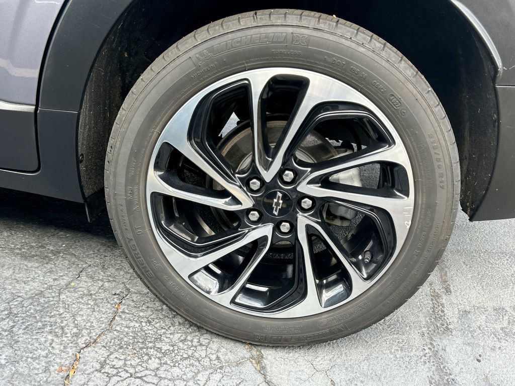 Certified 2023 Chevrolet Bolt EUV Premier w/ Sun & Sound Package image 35