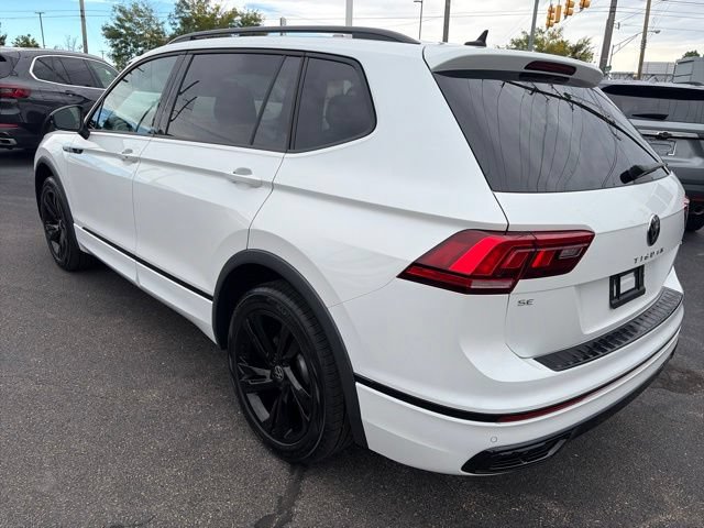 Used 2023 Volkswagen Tiguan SE R-Line AWD/4WD image 4