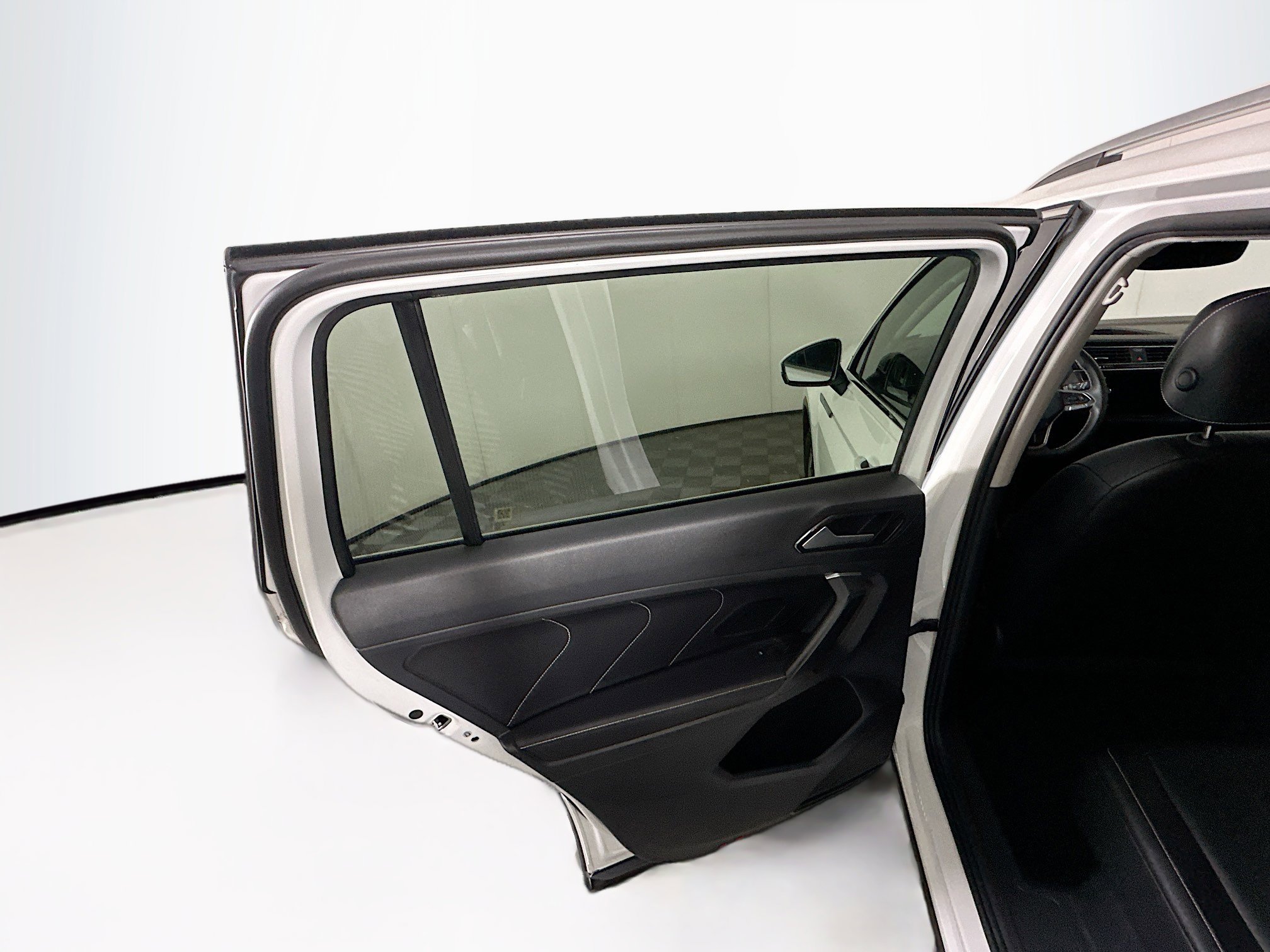 Used 2023 Volkswagen Tiguan SE image 25