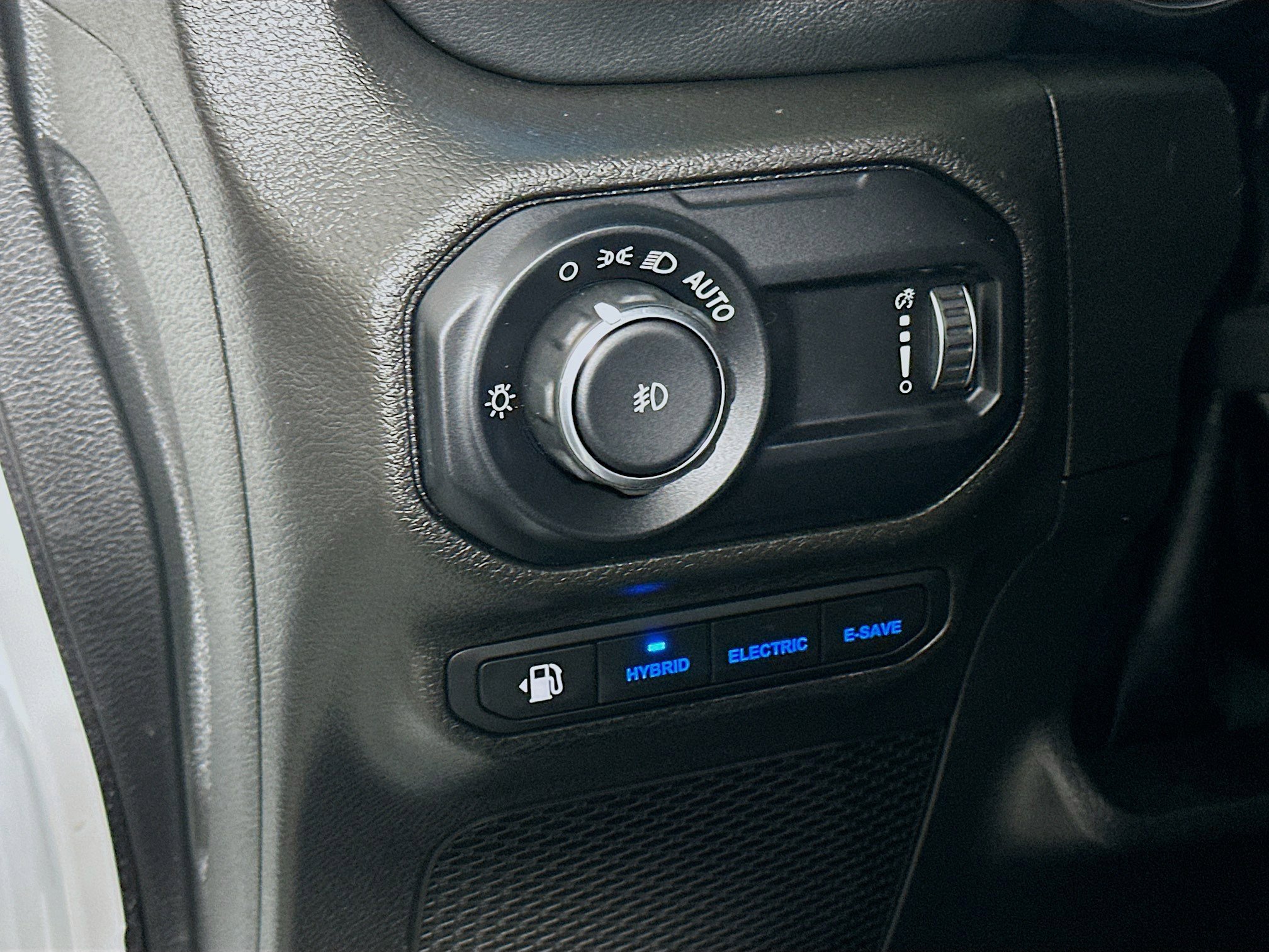 Used 2023 Jeep Wrangler Sahara w/ Cold Weather Group image 16