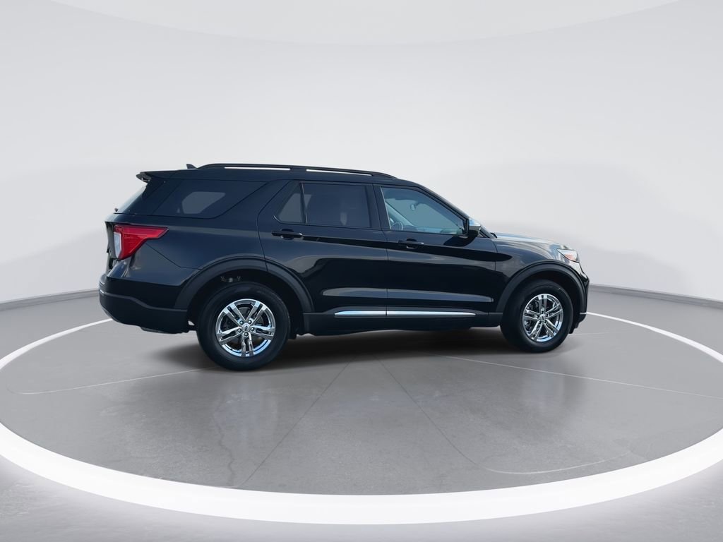 Used 2023 Ford Explorer XLT w/ Equipment Group 202A AWD/4WD image 5