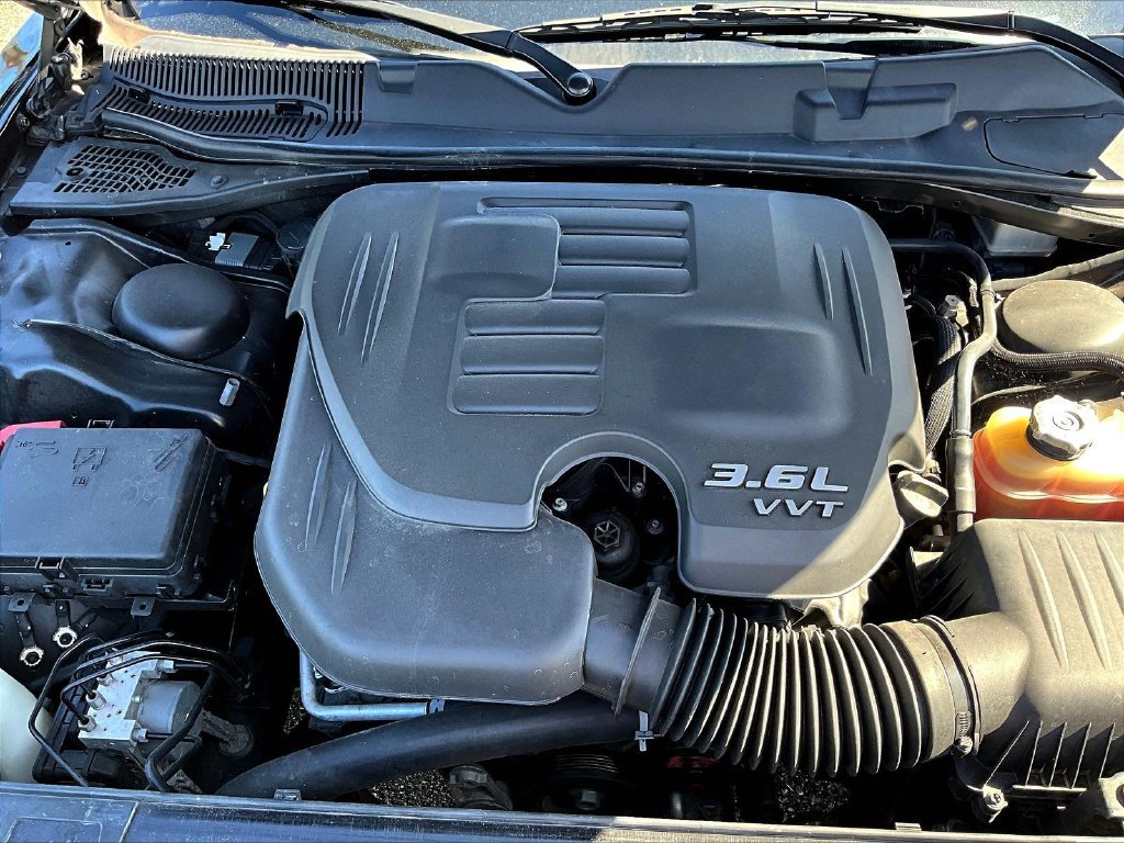 Used 2019 Dodge Challenger SXT RWD image 31