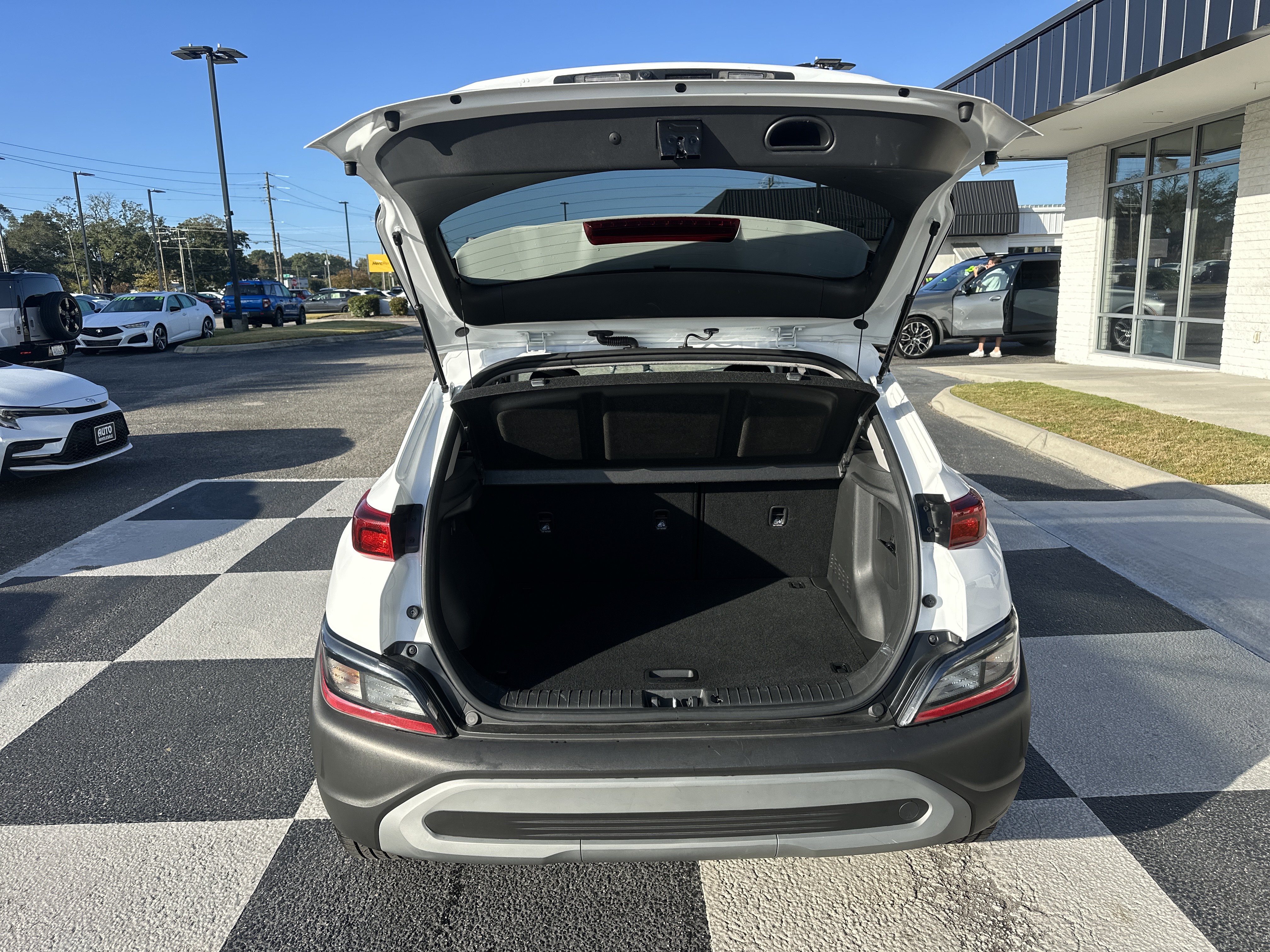 Used 2022 Hyundai Kona SEL w/ Cargo Package FWD image 5