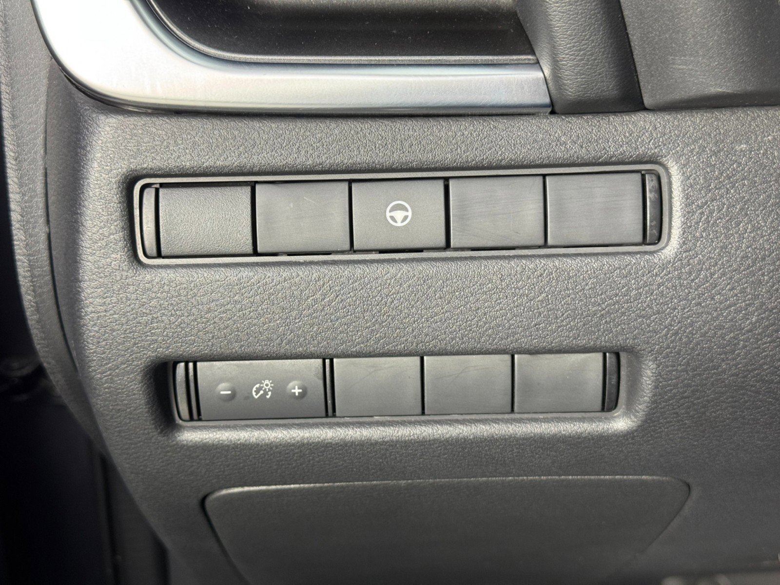 Used 2022 Nissan Rogue SV image 16