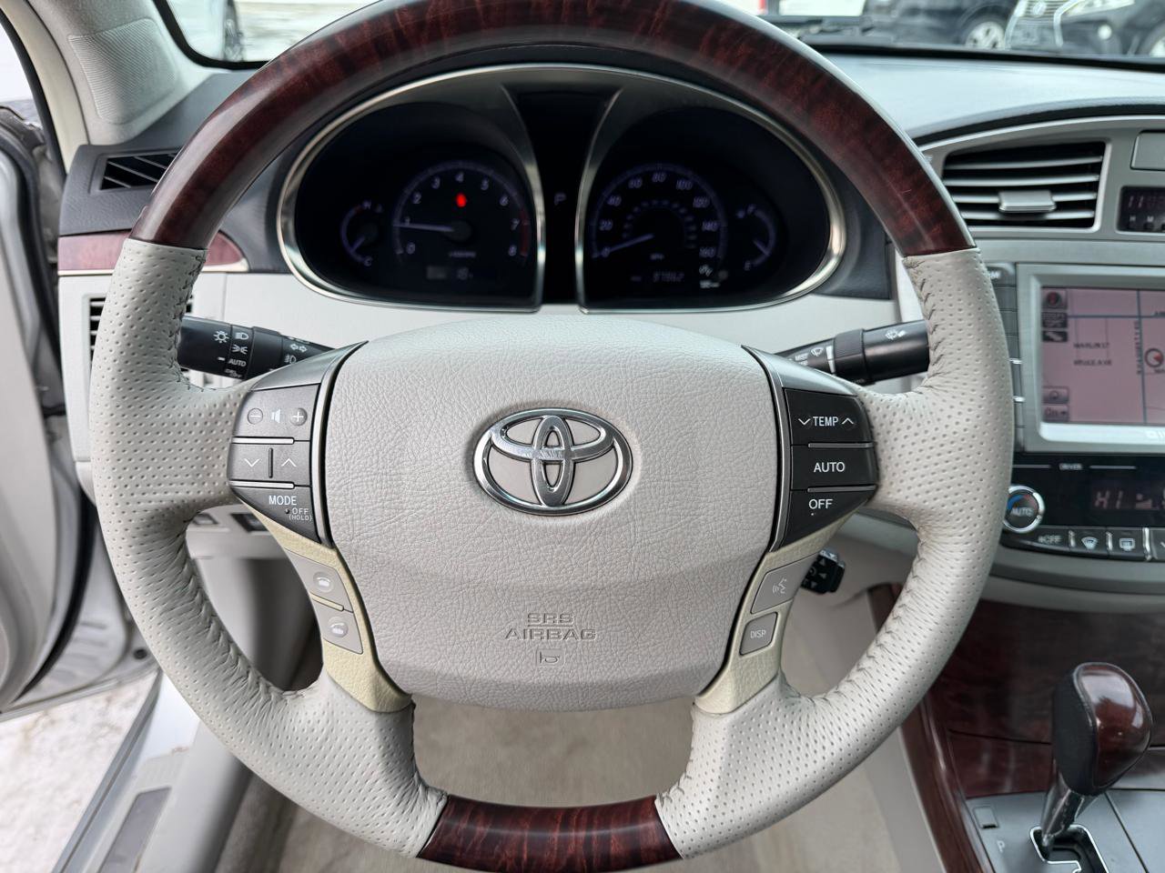 Used 2012 Toyota Avalon Limited image 11
