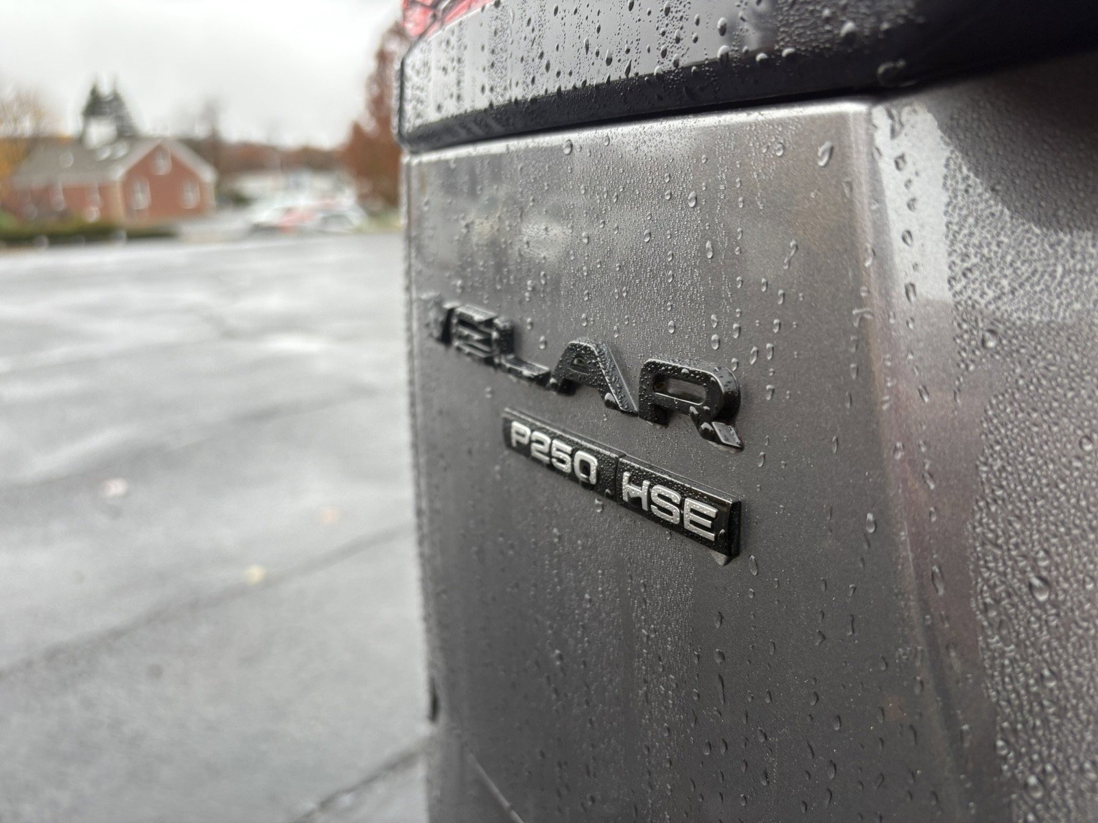 Used 2018 Land Rover Range Rover Velar R-Dynamic HSE image 11