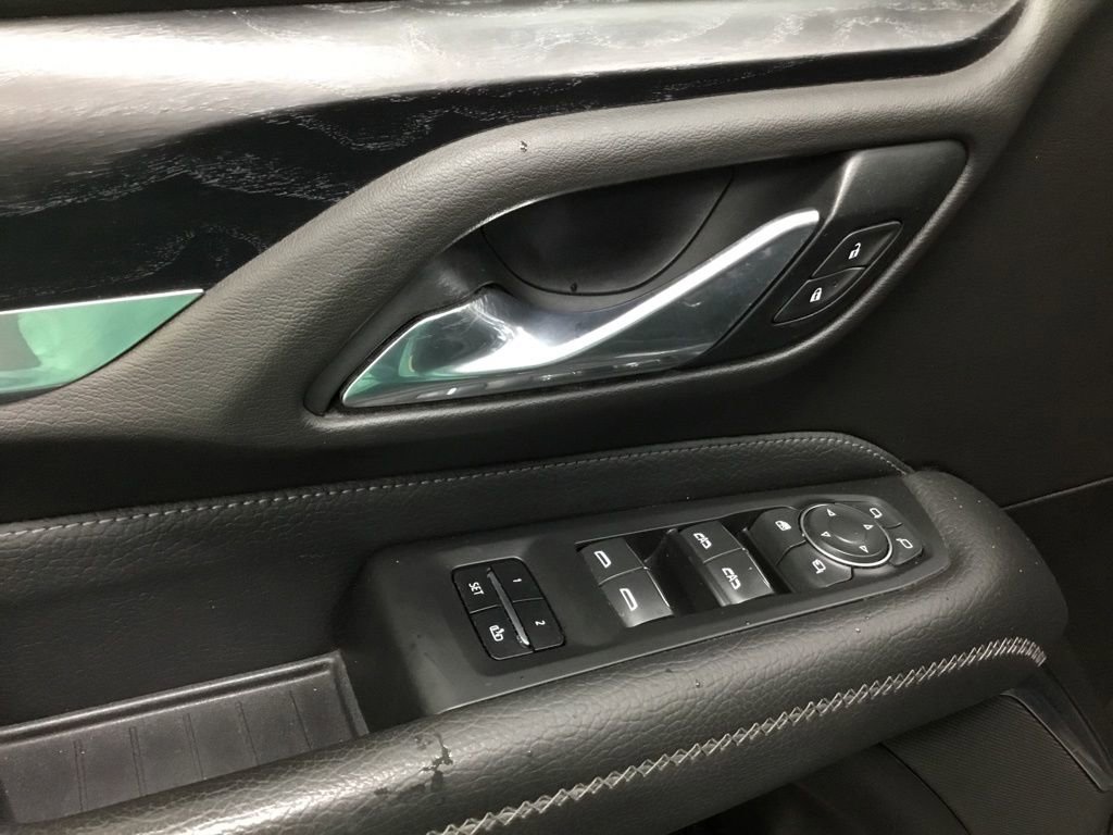 Used 2021 GMC Yukon Denali w/ Denali Premium Package image 10