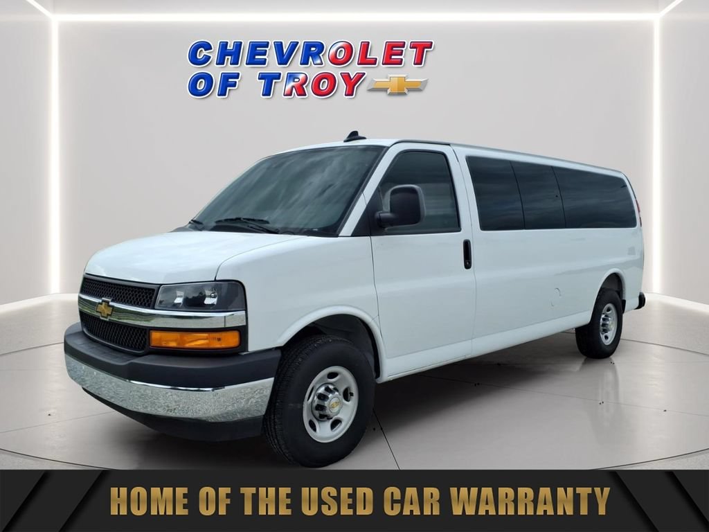 Used 2025 Chevrolet Express 3500 LT w/ LT Preferred Equipment Group RWD image 4