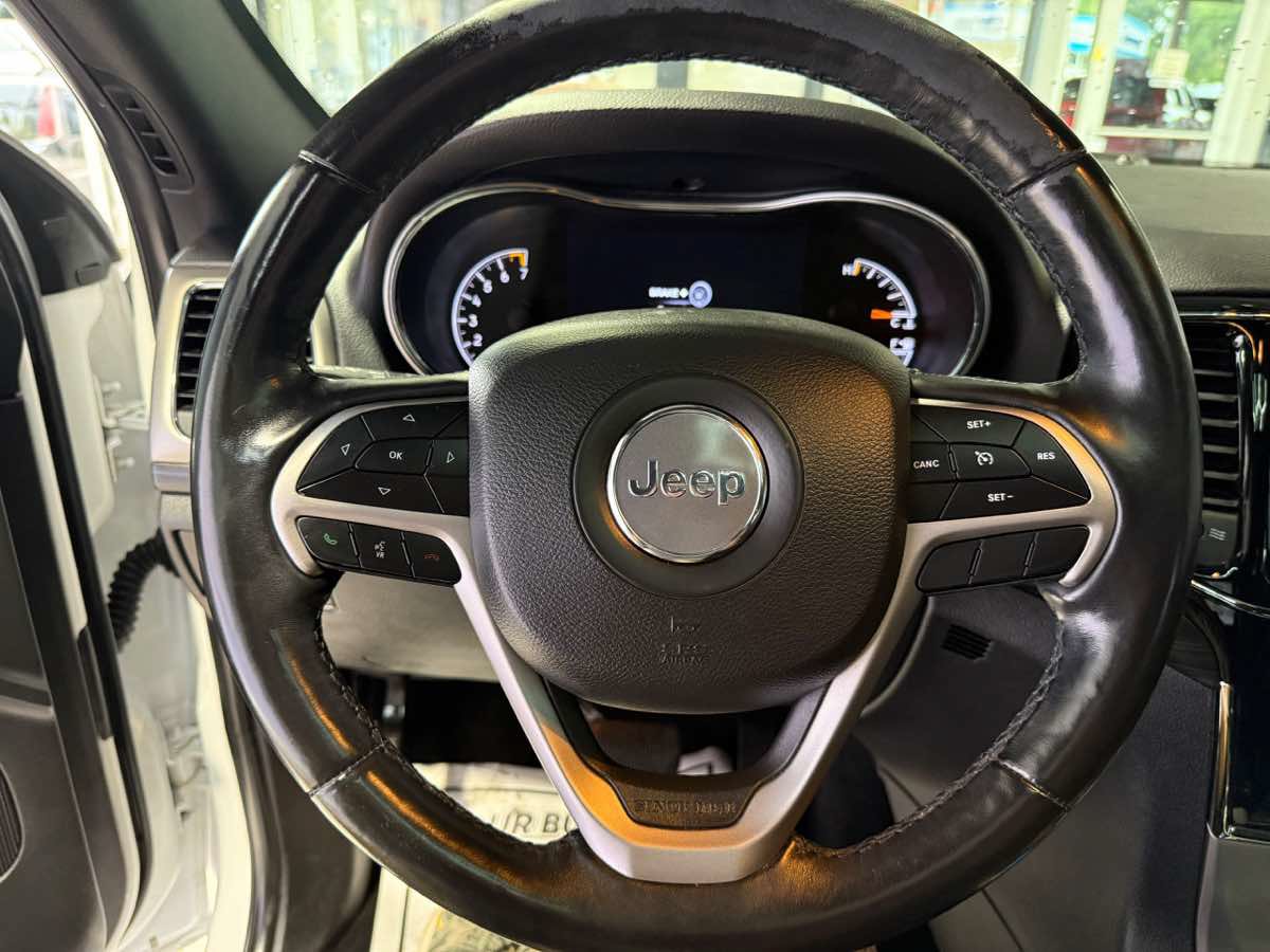Used 2019 Jeep Grand Cherokee Altitude AWD/4WD image 11