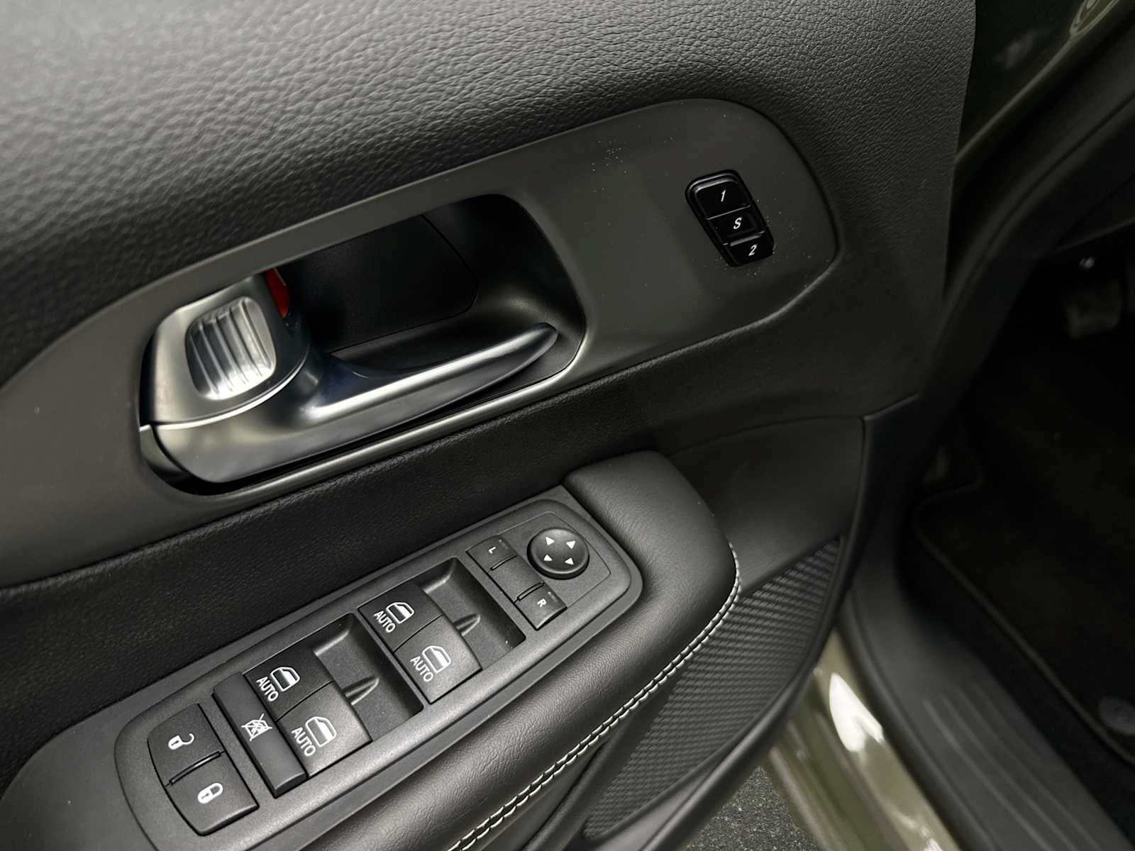New 2027 Chrysler Pacifica Select FWD image 15
