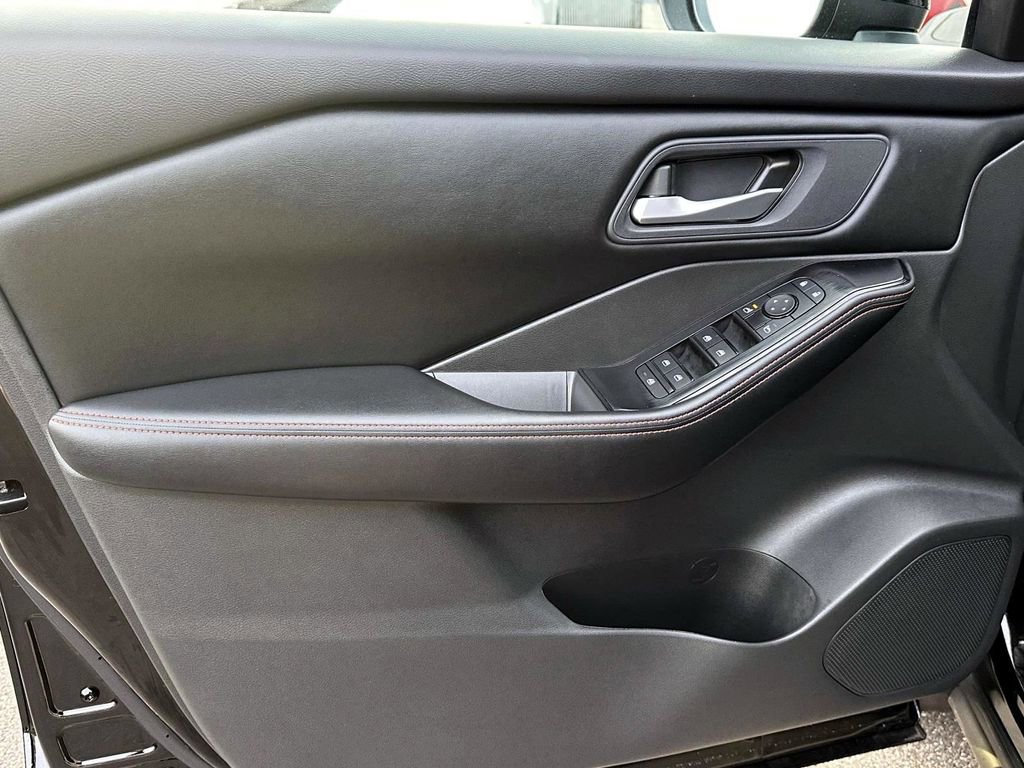 Certified 2025 Nissan Rogue SV image 17